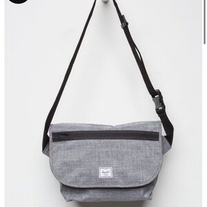 Herschel Supply Co. Grade Mid-Volume messenger bag